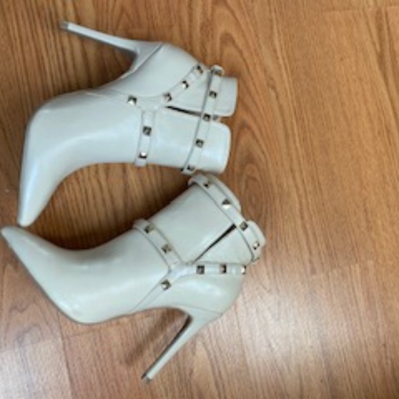 Point Booties - Picture 3 of 3